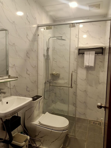 Bathroom 5, Nimith Hotel & Restaurant, Dangkao