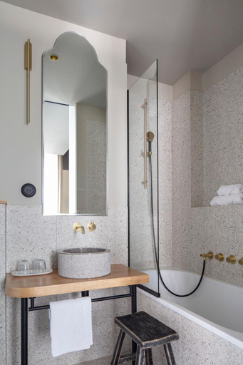 Bathroom 4, Hôtel De L'Abbaye, Rhône