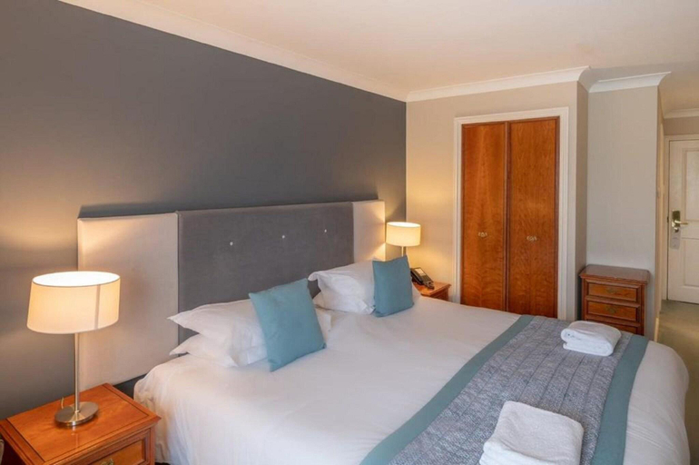 Bedroom 3, Woodbury Park, Devon
