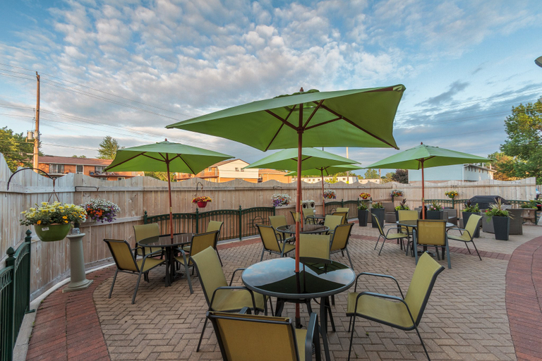 Food & Drinks 5, Holiday Inn Express & Suites BELLEVILLE by IHG, Hastings