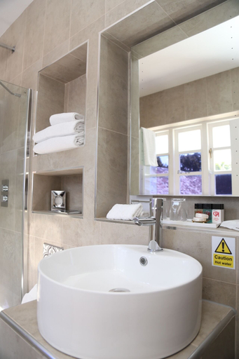 Bathroom 5, The Old Hall Hotel, Coventry