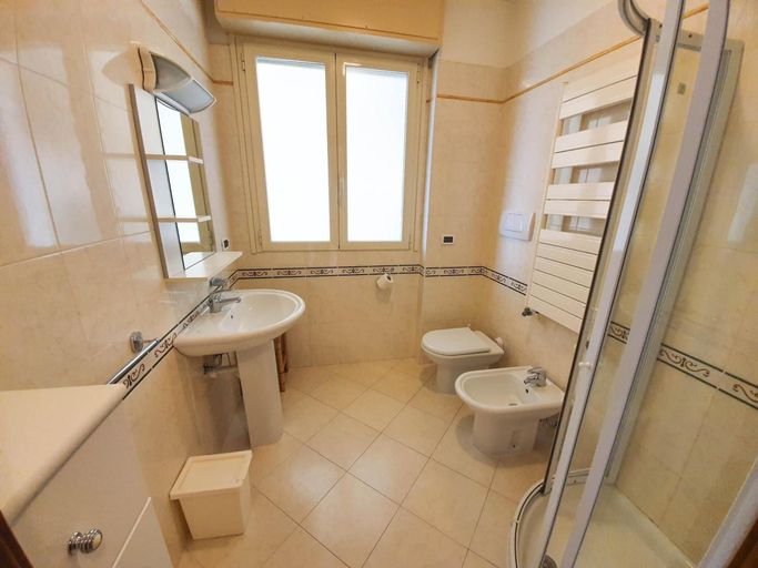 Bathroom 4, Residence Dell'Angelo, Imperia