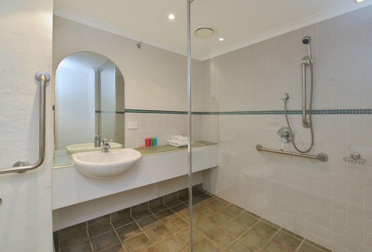 Bathroom 4, Reef Club Port Douglas, Douglas