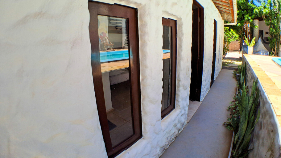 Exterior 10