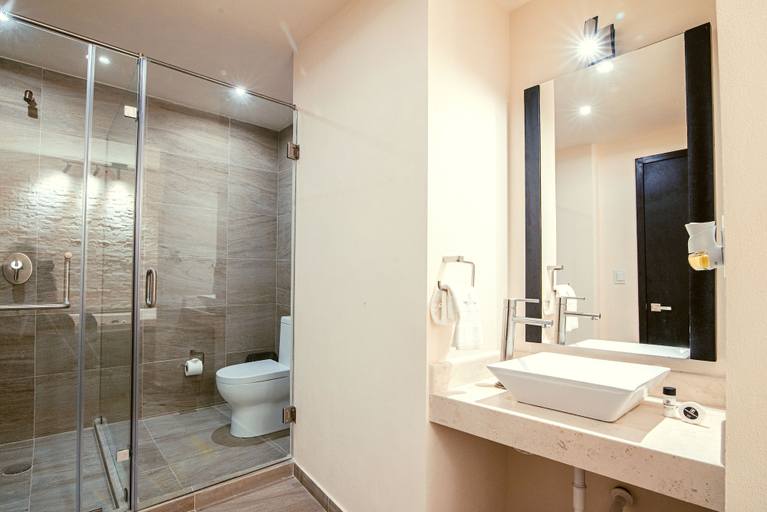 Bathroom 4, Sendero Hotel, San Salvador