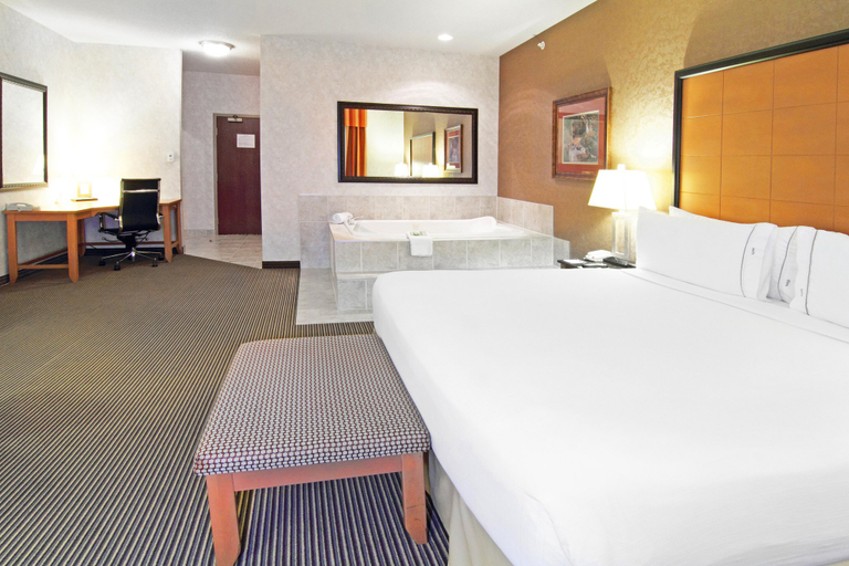 Bedroom 3, Holiday Inn Express & Suites CALGARY SOUTH-MACLEOD TRAIL S by IHG, Division No. 6