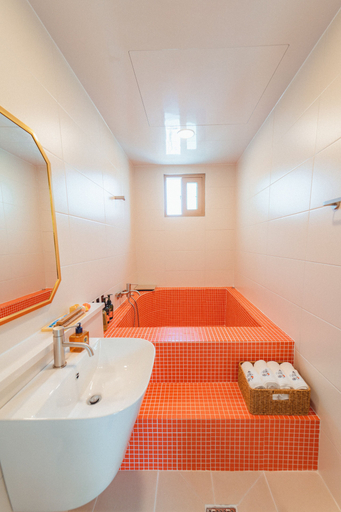 Bathroom 4, Seonheul an, Jeju