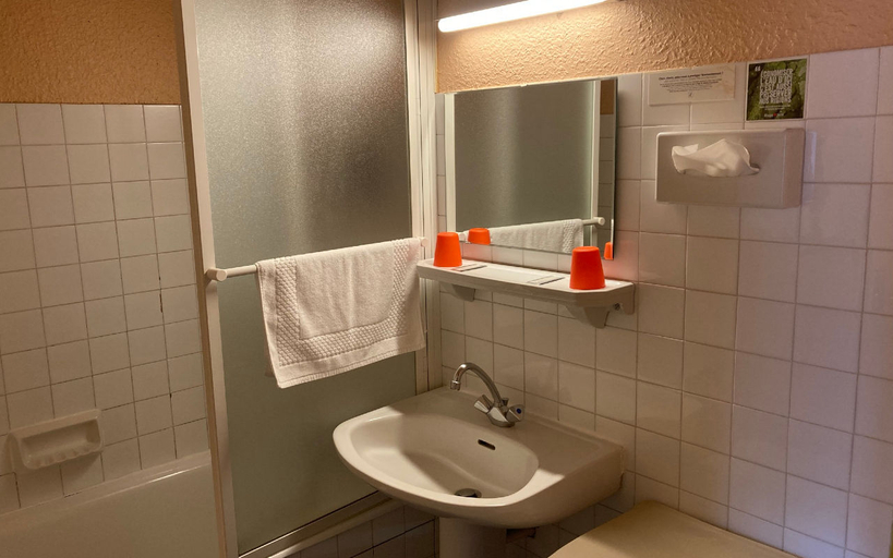 Bathroom, Hotel Des Voyageurs, Lozère
