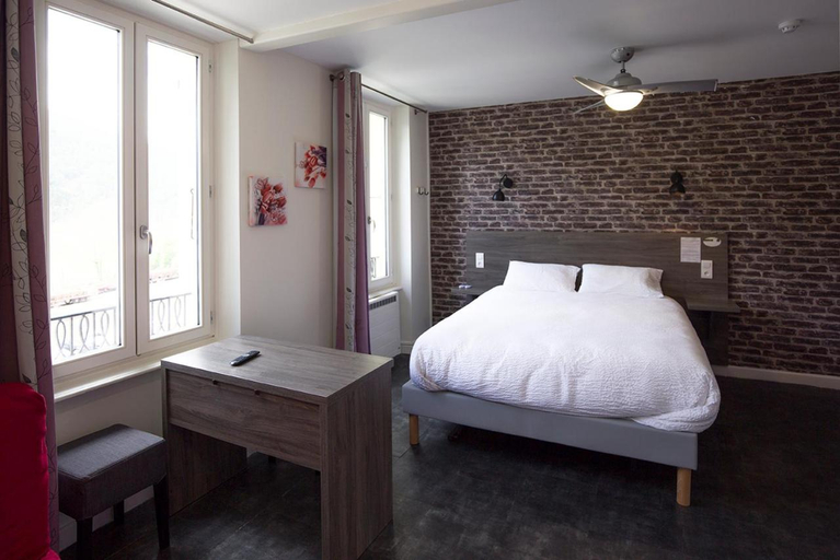 Bedroom 3, Logis Hotel Le Carnot, Drôme
