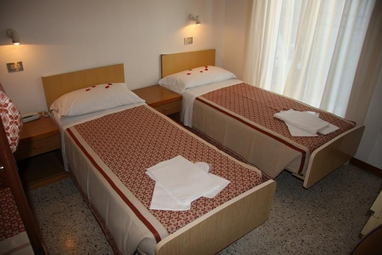 Bedroom 2, Hotel Cortina, Rimini