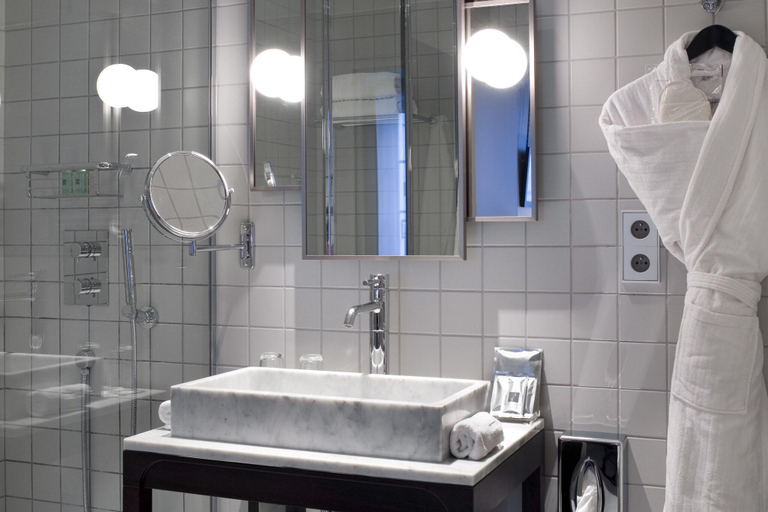 Bathroom 4, Hotel Saint Dominique, Paris