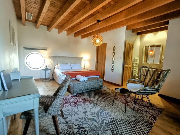 Bedroom 3, Les Chambres De La Renaissance, Ain