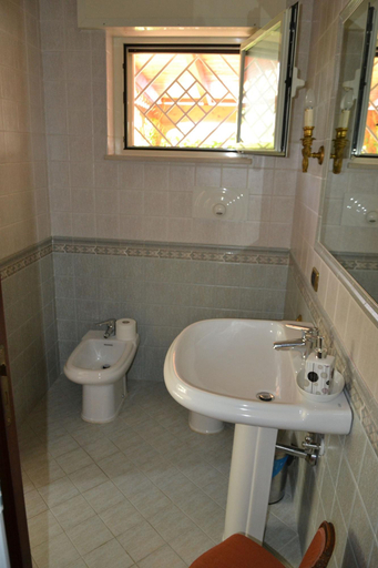 Bathroom 5, Villa Lucia, Bari