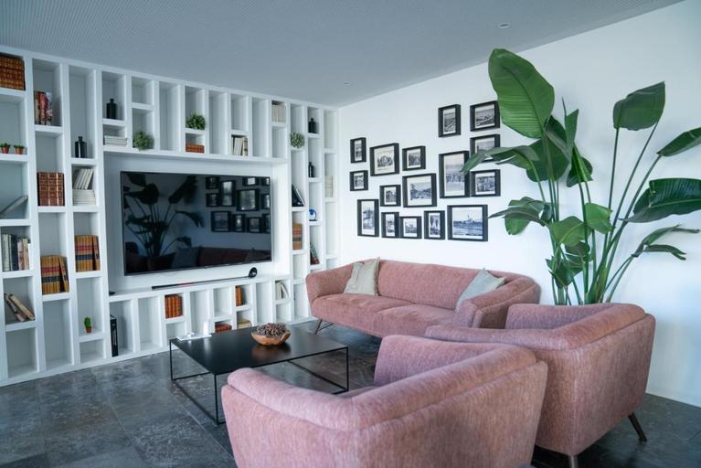Public Area 3, A House in Estoril, Cascais