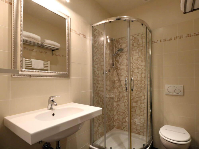 Bathroom 4, Hotel Ancora Riviera, Genova