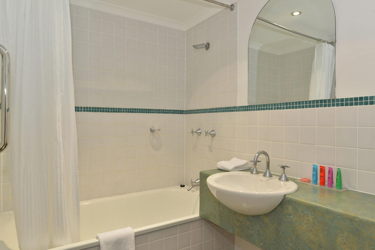 Bathroom 4, Reef Club Port Douglas, Douglas