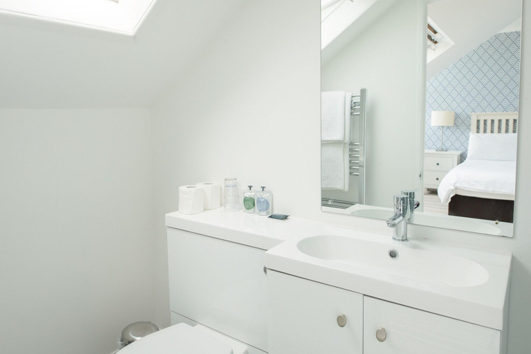 Bathroom 4, Carnmath Hotel, Cornwall