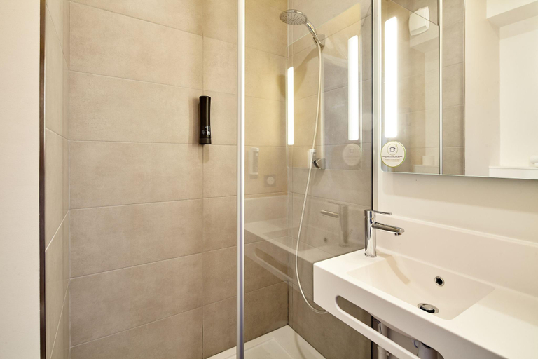 Bathroom 4, B&B HOTEL Argenteuil, Val-d'Oise