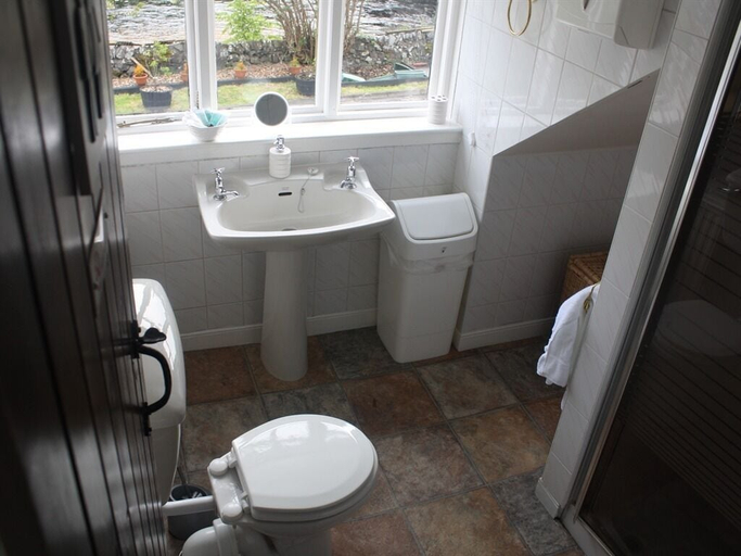 Bathroom, The Bladnoch Inn, Dumfries and Galloway