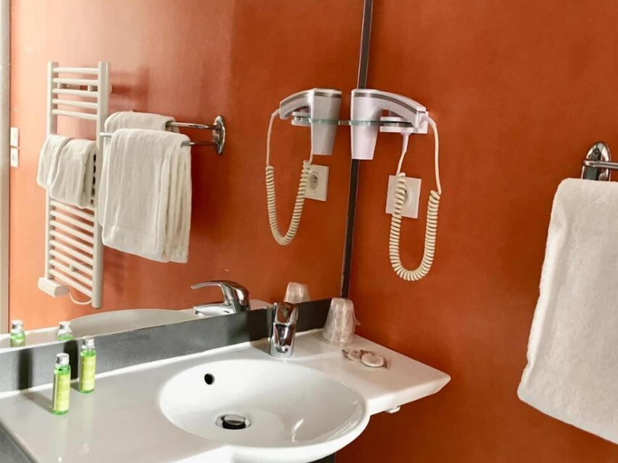 Bathroom 5, Hôtel d'Orbigny, Charente-Maritime