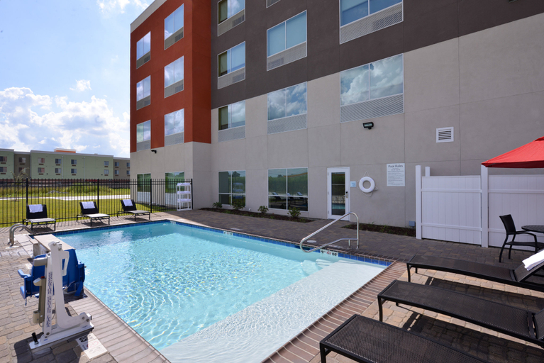 Sport & Beauty 2, Holiday Inn Express DONALDSONVILLE by IHG, Ascension
