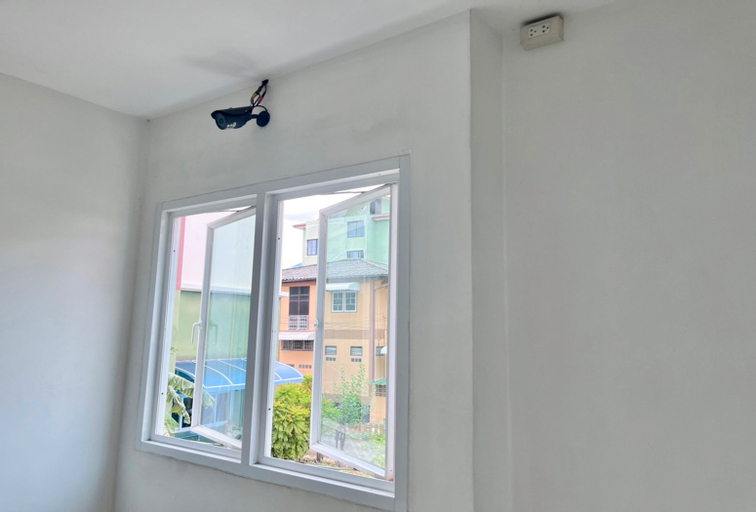 Others, 8 Resident By Zuzu, Wang Thonglang