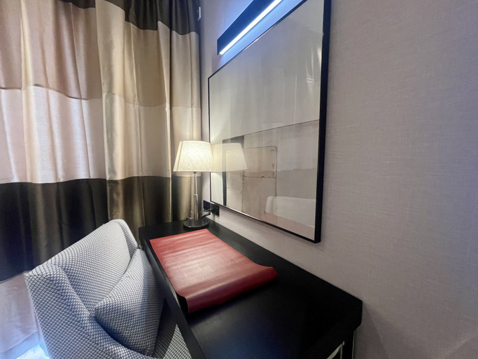 Others 4, Platinum Rooms, Melton Bal