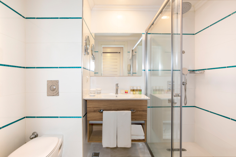 Bathroom 4, Orange County Kemer, Kemer