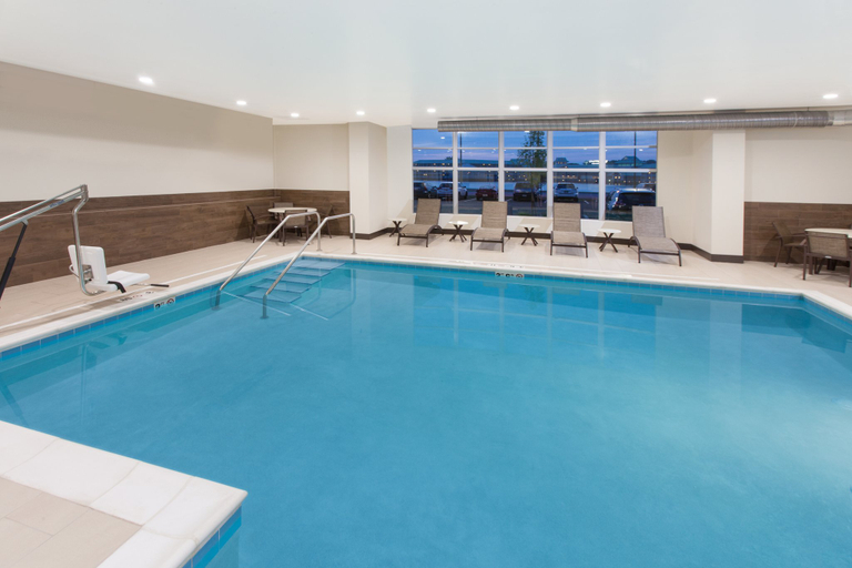 Sport & Beauty 2, Holiday Inn Express & Suites SANDUSKY by IHG, Erie