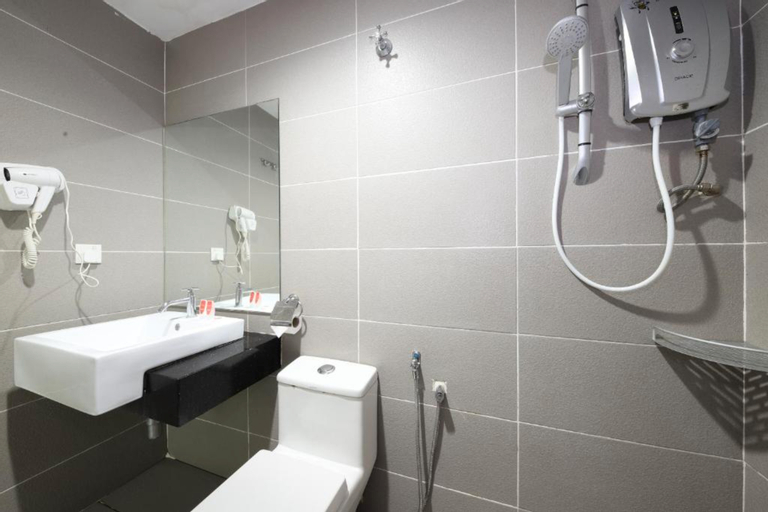 Bathroom 4