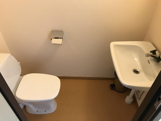 Bathroom 5, Malmfältens Logi & Konferens - Hostel, Kiruna