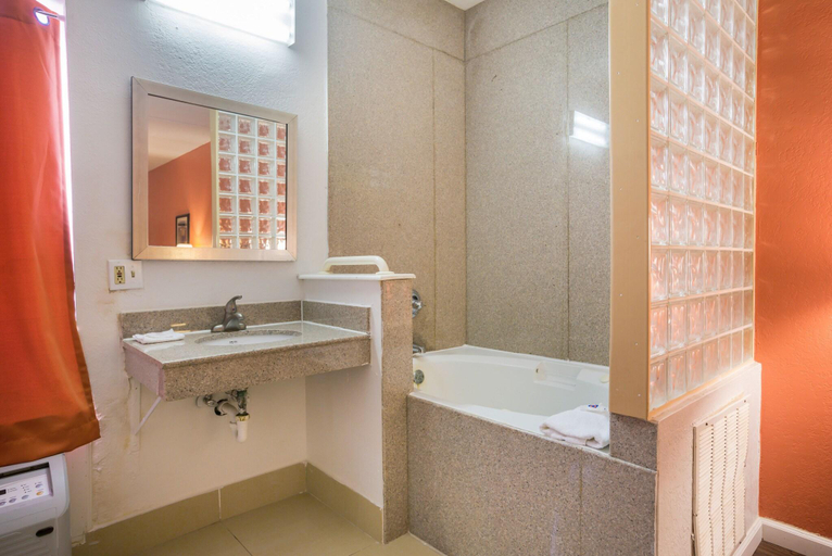 Bathroom 4, Motel 6 Atlanta Ga Stadium Se, Cobb