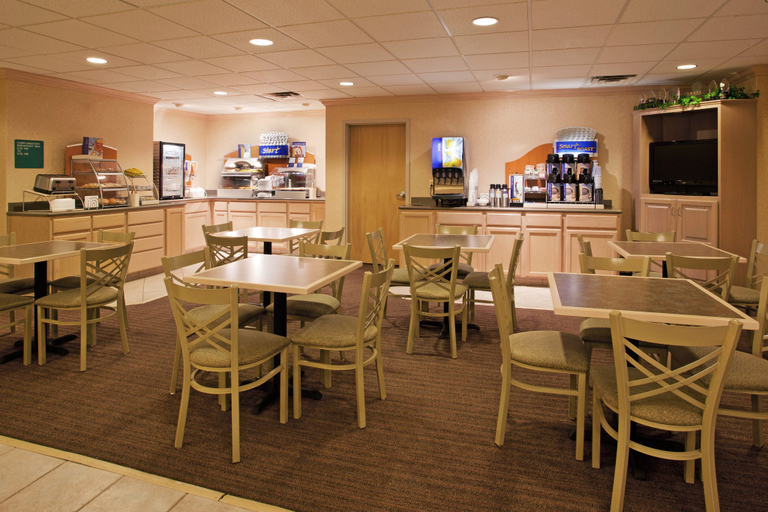 Food & Drinks 4, Holiday Inn Express VERMILION by IHG, Erie