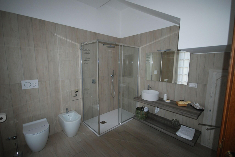 Bathroom 5, B&B 3 Tigli, Como