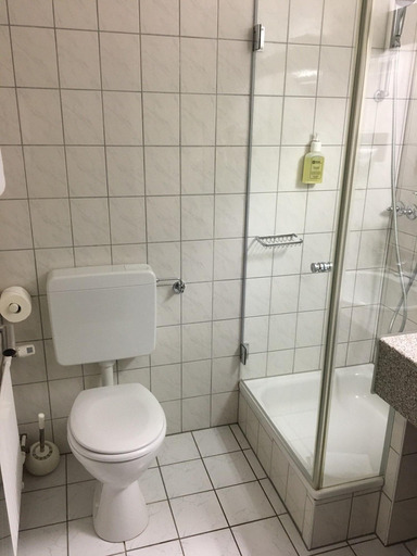 Bathroom 4, Hotel Schweizer Hof Kassel, Kassel