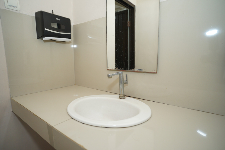 Bathroom 5, Hotel Citere II by ZUZU, Bandung