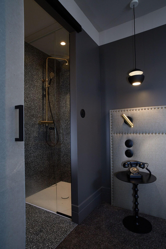 Bathroom 4, Hôtel De L'Abbaye, Rhône