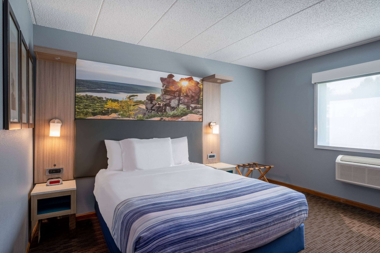 Bedroom 3, AmericInn by Wyndham Eau Claire, Eau Claire
