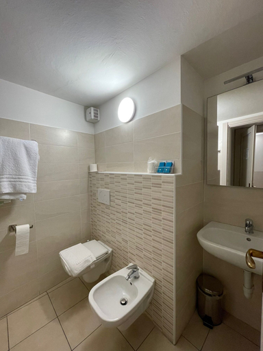 Bathroom 5, B&B Michelina, Como
