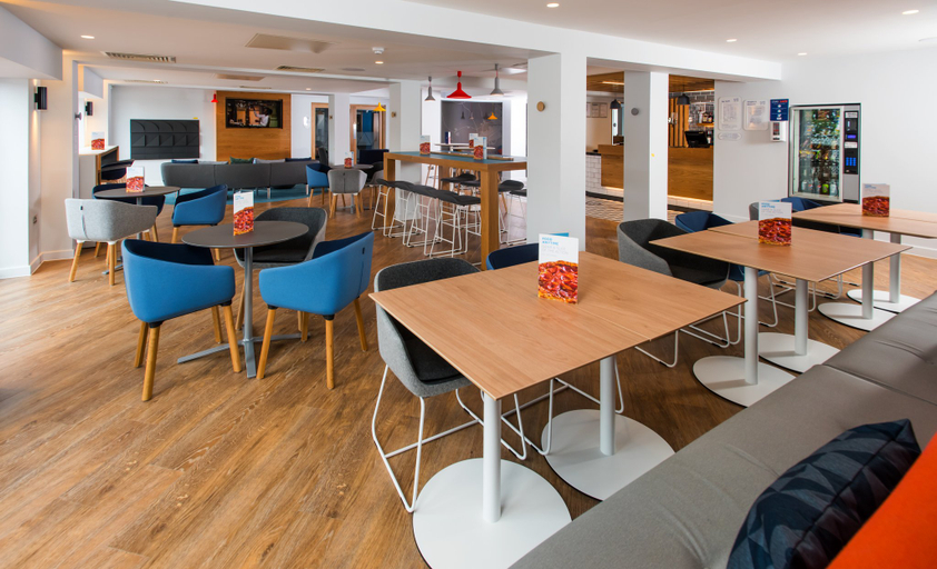 Food & Drinks 3, Holiday Inn Express CARDIFF BAY by IHG, Cardiff