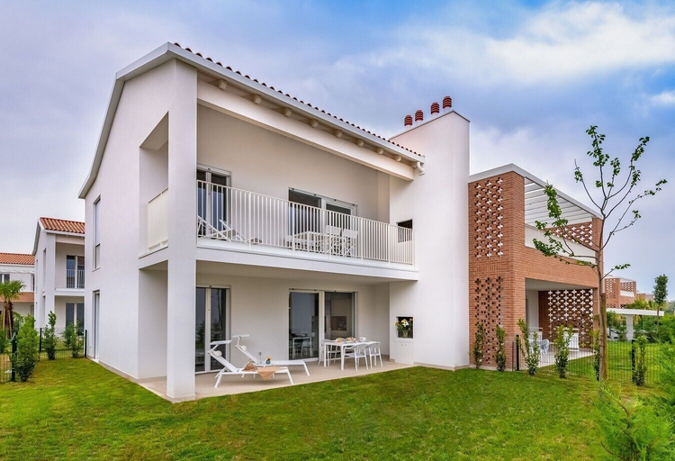Exterior & Views 2, Pareus Beach Resort, Venezia