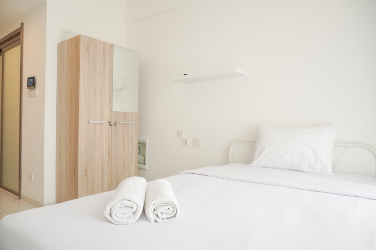 Bedroom 3, Comfy Stay Studio at Sky House BSD Apartment By Travelio, South Tangerang