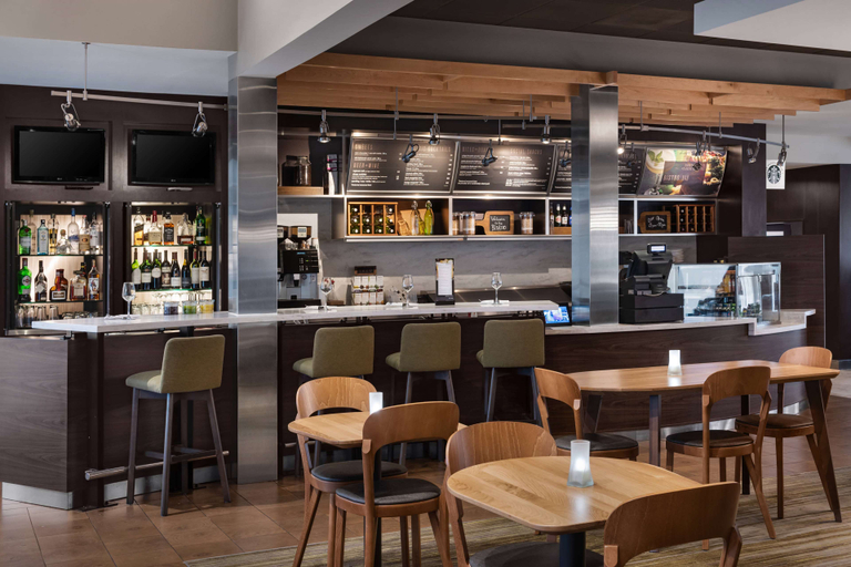 Food & Drinks 3, Sonesta Select Newport Middletown, Newport