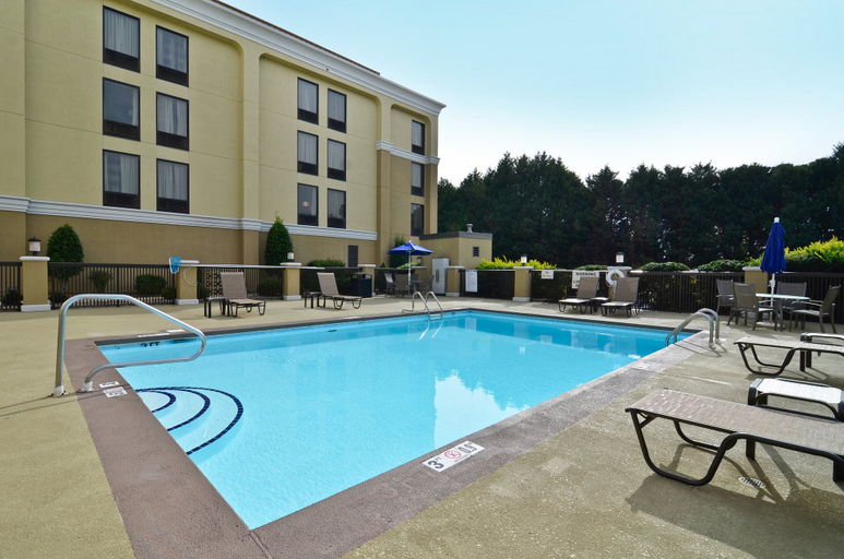 Sport & Beauty 2, Holiday Inn Express BURLINGTON by IHG, Alamance