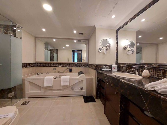 Bathroom 5, Islamabad Marriott Hotel, Islamabad