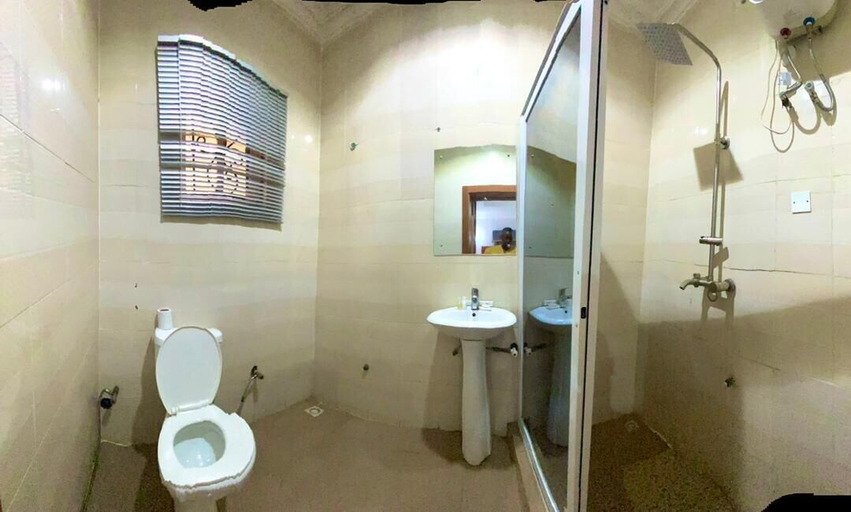 Bathroom 3, BINTOO HOTEL LIMITED, Shagamu