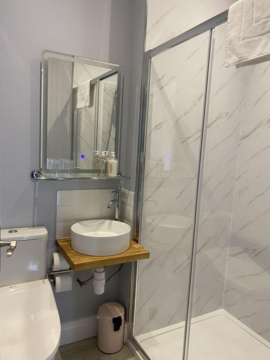 Bathroom 4, Montfort Cottage Guest House, Cumbria