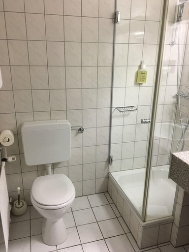 Bathroom 4, Hotel Schweizer Hof Kassel, Kassel