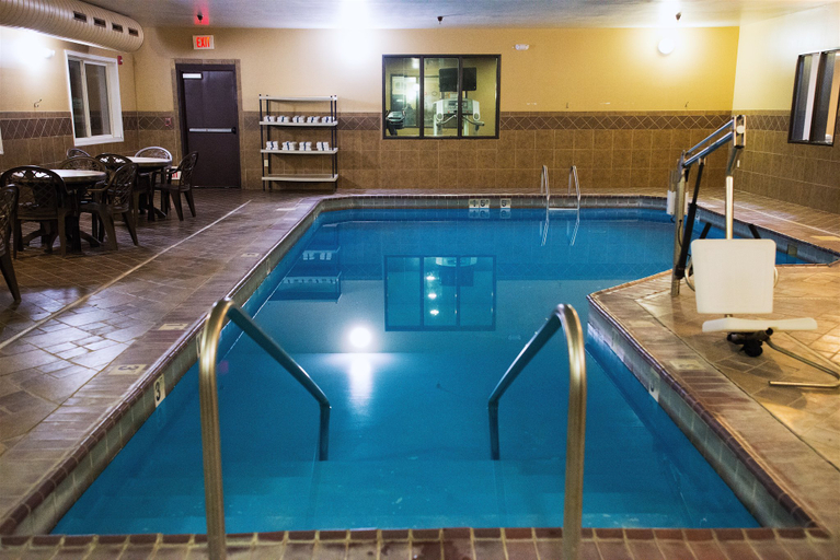 Sport & Beauty 2, Holiday Inn Express DEVILS LAKE by IHG, Ramsey