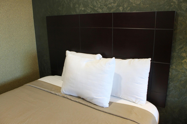 Bedroom 4, Crystal Inn & Suites, Los Angeles